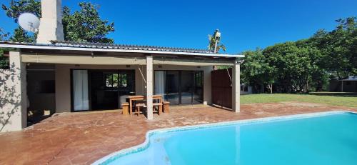 Lopes Apartment | Ohana Pool Cottage