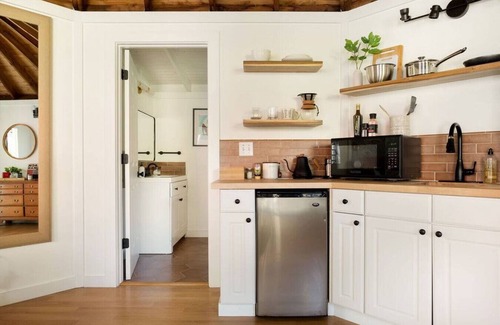 Volcano Cottage | Ohia Cottage - Volcano Village Retreat