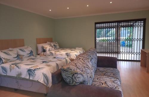 Eikenbosch House | Ojong's Guesthouse Ridgeworth - Bellville