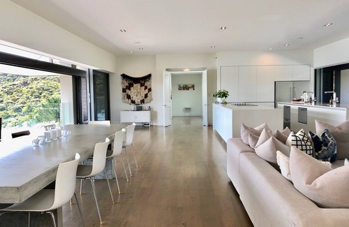 Rawhiti House | Oke Beach House - Rawhiti Luxury