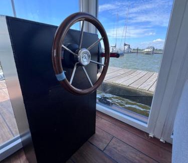 Lelystad Boat Rental | Oktopus-Lofts - Houseboat