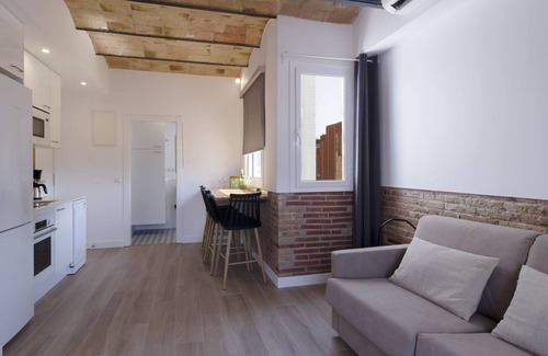 Sants-Badal Apartment | OLA LIVING CALID 2 SPOTIFY