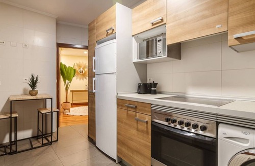 Basurto-Zorroza Apartment | Olabeaga urban design apartment with wifi