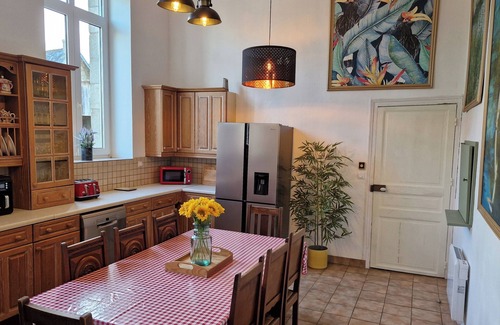 Langoelan House | Old 5 bed School House with games room & Garden