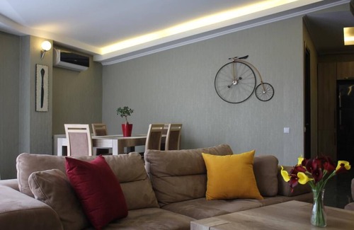 Tbilisi Apartment | Old apartment overlooking Tiflis