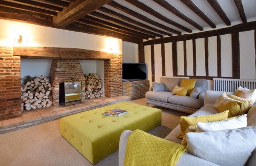 Ipswich Cottage | OLD BLOXHALL HOUSE, HITCHAM, family friendly in Bildeston