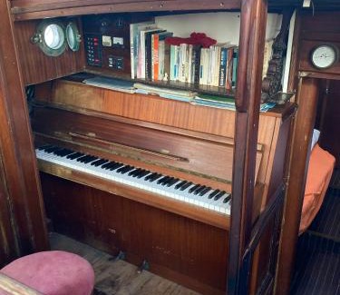 Pylos Boat Rental | Old boat