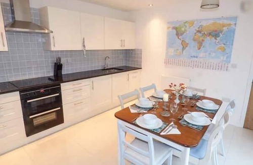 Checkley Cottage | OLD CHURCH COACH HOUSE, family friendly in Church Leigh