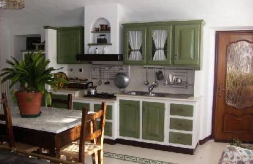 Simonetti House | Old farmhouse full of memories on a green hilltop