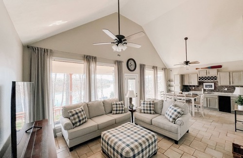 Lebanon House | Old Hickory Hideaway Lakehouse in Lebanon, TN