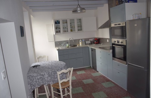 Panzoult House | Old house with garden in village center