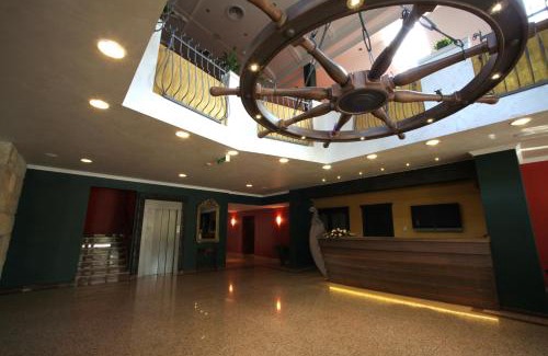 Tata Hotel | Old Lake Golf Hotel