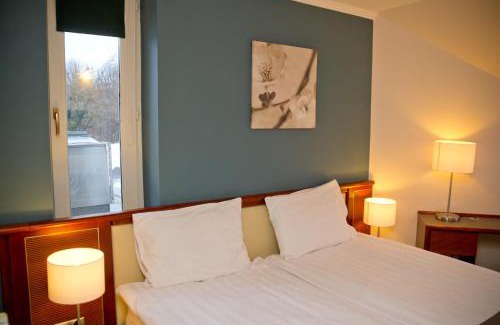 Tata Hotel | Old Lake Golf Hotel