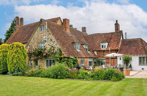 Ickford House | Old Manor House, an idyllic country house