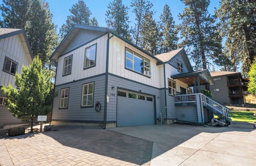 Southern Crossing Apartment | Old Mill Location with a Mountain View!