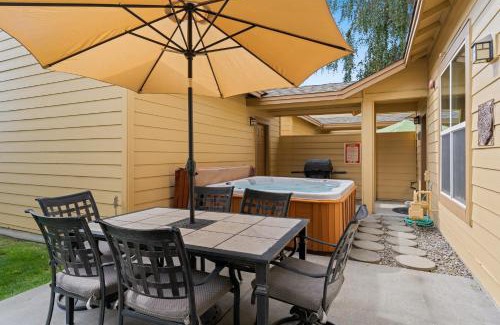 Southern Crossing House | Old Mill Proxi townhouse