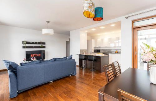 Muranow Apartment | Old Money Tower Panoramiczny Widok z 8 Piętra Garaż Arkadia Westfield Metro Gdańska