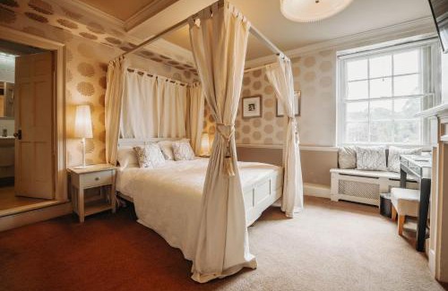 Wellington Hotel | Old Orleton Inn