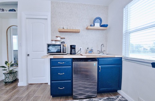 Parrot Cove Apartment | Old Palm Springs Style Apartment!
