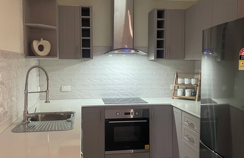 Eurobin House | Old Rose Farmhouse, 2 bedroom 2 ensuite attached country home.