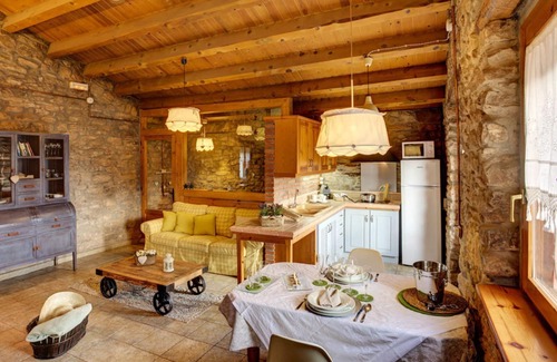 La Baronia de Rialb House | OLD SCHOOL OF PALAU