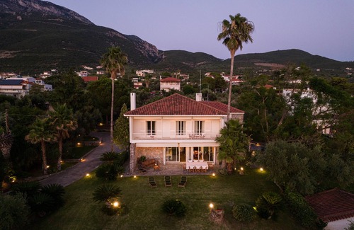 Mikri Mantineia Villa | Old Sport Mansion