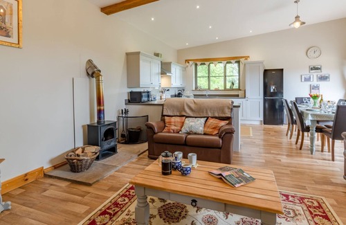 Upton Cheyney House | Old Stables - sleeps 5 guests in 3 bedrooms