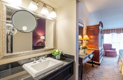 Fallsview Hotel | Old Stone Inn Boutique Hotel