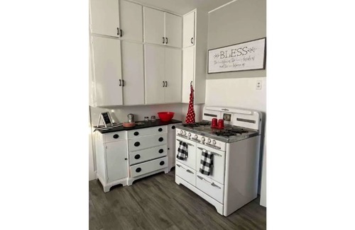 Bonita House | Old Town Americana in the heart of La Verne