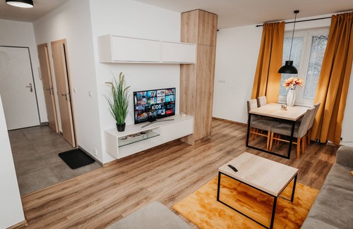 Juh Apartment | Old Town city center apartment with 2 free parking