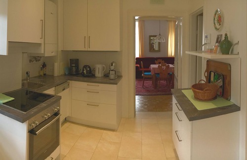 Liesing House | Old Viennese country house with veranda, private garden and free parking