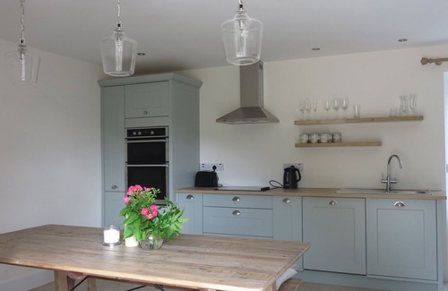 Woodford Cottage | OLD VILLAGE BARN, pet friendly in Woodford, County Galway