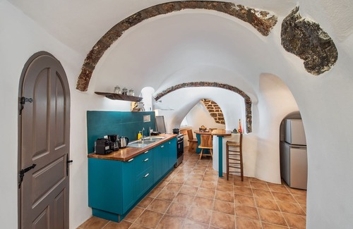 Vourvoulos House | Old Vourvoulos Houses - Santorini - Stylish House for 4-6!