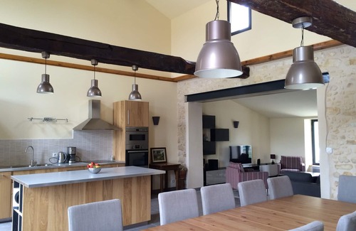 Jau-Dignac-et-Loirac House | Old winery newly renovated in 2015, ideal for 12 people