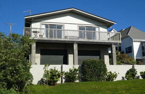 Waikanae House | Olde Beach Villa