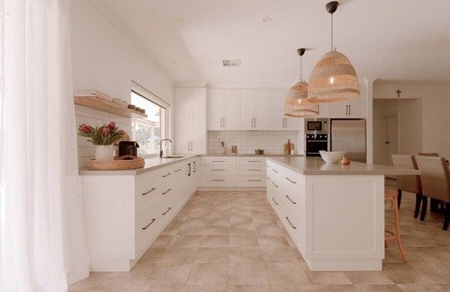 McLaren Flat House | Olea House~McLaren Vale group retreat~Pool~Firepit