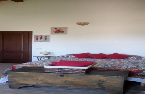 Noto Other | Olivandro Farmhouse Room 3