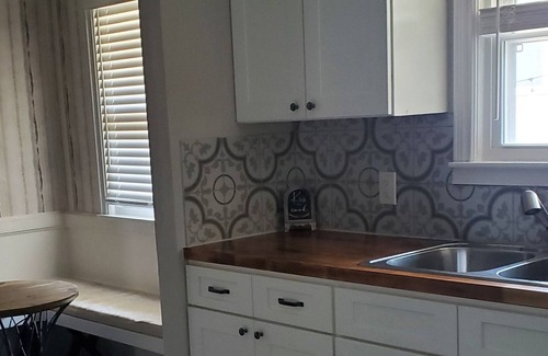 Concordia House | Olive Branch Cottage. Relax and rewind in this beautiful family oriented home.