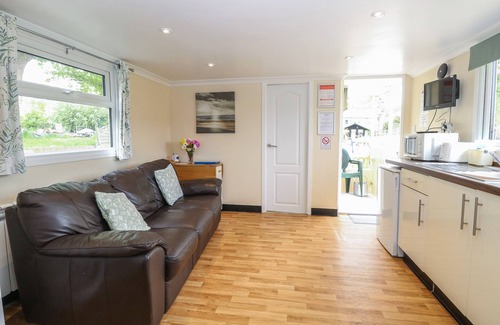 Stalham Cottage | OLIVE, pet friendly, with a garden in Stalham