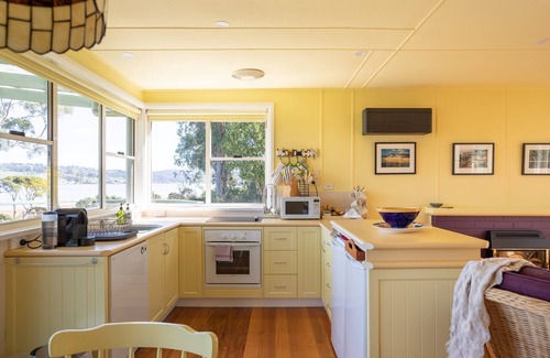Windermere Cottage | Olive's Cottage and Gardens - MESMERISING VIEWS