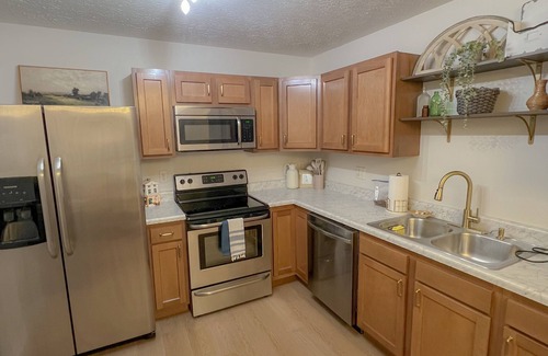 Dry Ridge Apartment | Olive Tree Oasis - 10 Minutes to the Ark!n