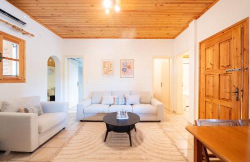 Eva House | Olivilla Garden Retreat - A Peaceful Escape