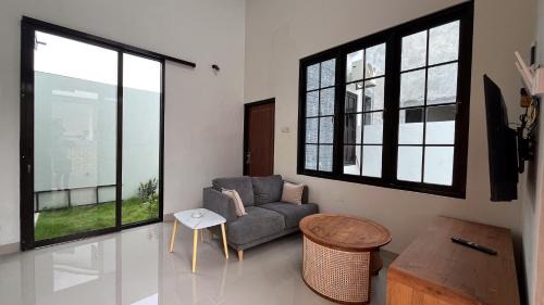 Colomadu House | Omah Gedongan Homestay