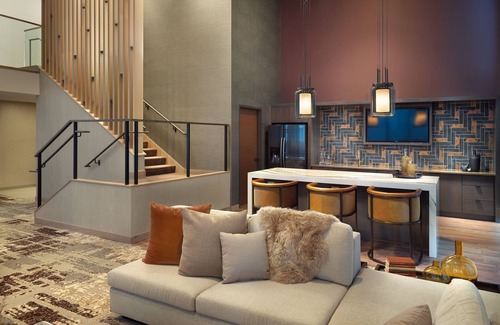 Eagan Hotel | Omni Viking Lakes Hotel