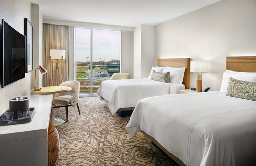 Eagan Hotel | Omni Viking Lakes Hotel
