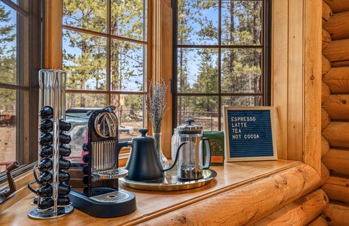 Oregon Water Wonderland Cabin | On Deschutes River | Kayak | HotTub | EVCharger