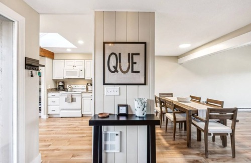 Quechee Condo | On Golf Course, Fireplace, Views! | Landmark 1C