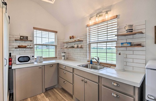 Forestburg Apartment | On-Site Pond & Fire Pit: Montague Retreat!