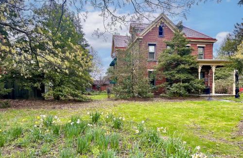 McClellandtown House | On-Site Winery and Historic Charm Uniontown Escape