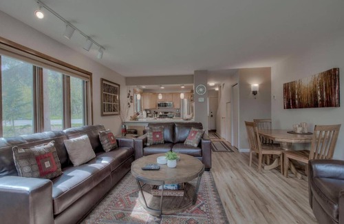 Bridgepoint House | On Ten Mile Creek, Walk to Frisco Main St